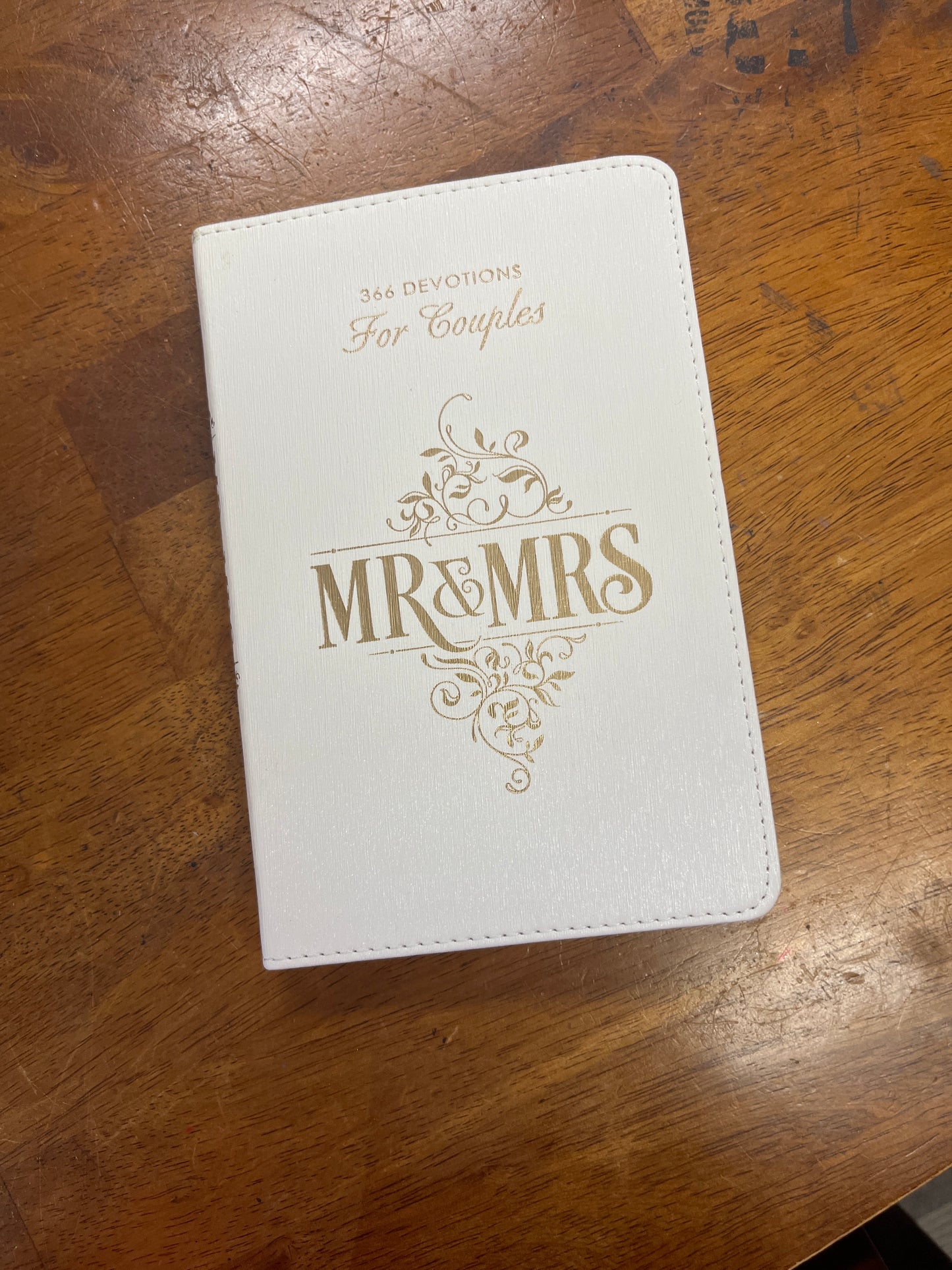 366 Devotions for Couples: Mr & Mrs